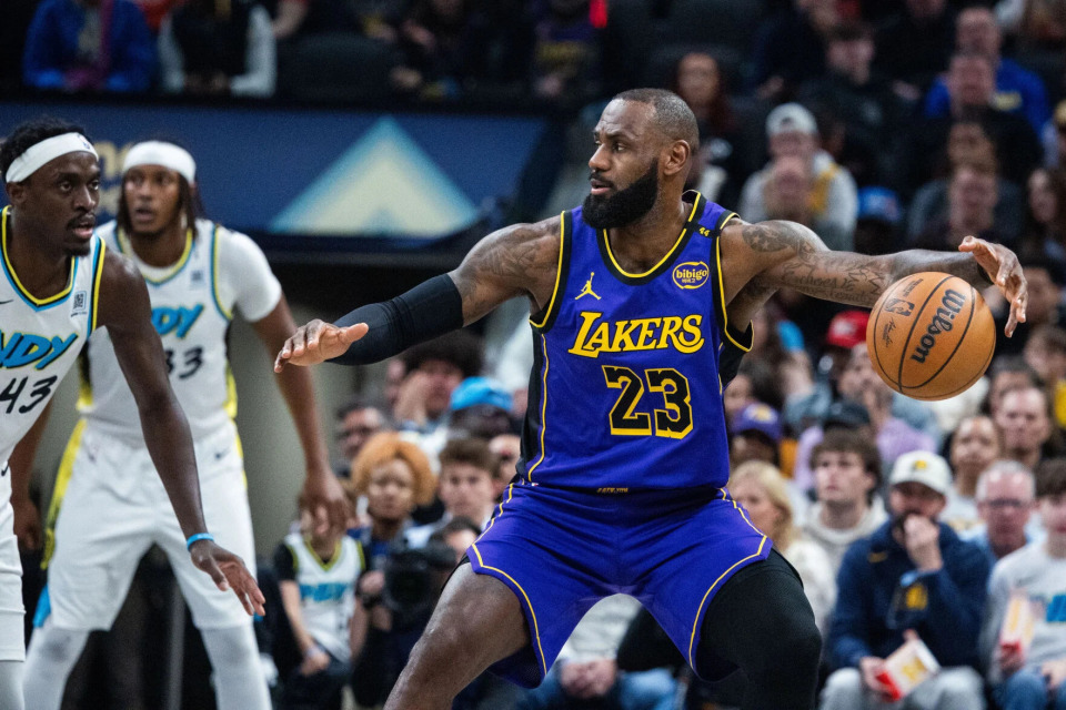 开云体育-NBA总决赛第五场大战，湖人险胜热火晋级