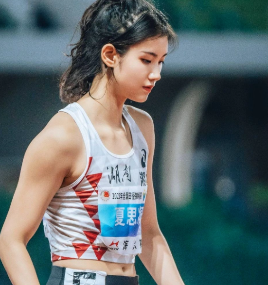 开云体育下载-新西兰女子自行车选手实力出众，勇夺第一名的简单介绍