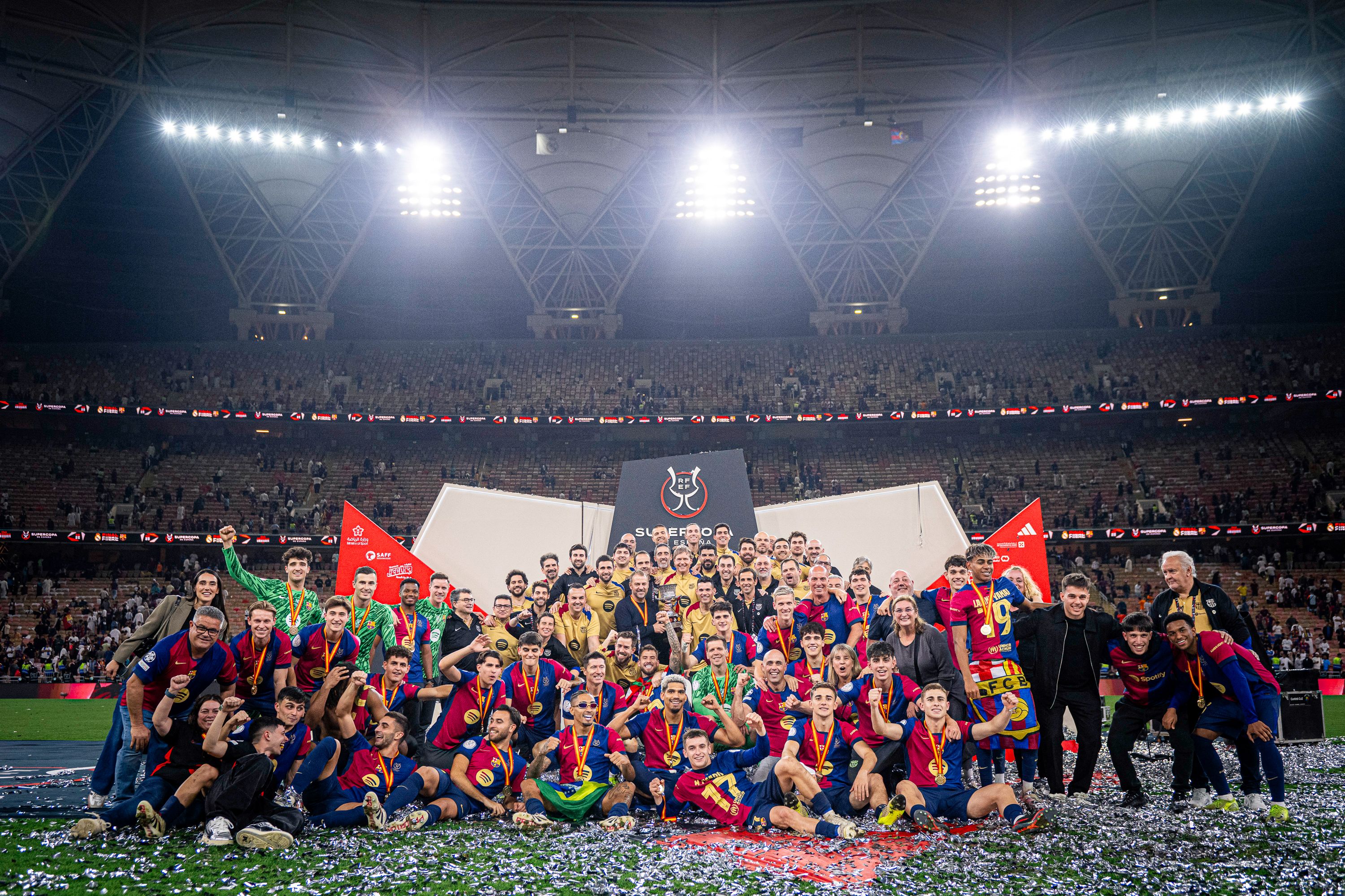 关于欧洲杯冠军奖杯巡展全球,吸引数万球迷的信息 关于欧洲杯冠军奖杯巡展全球,吸引数万球迷的信息