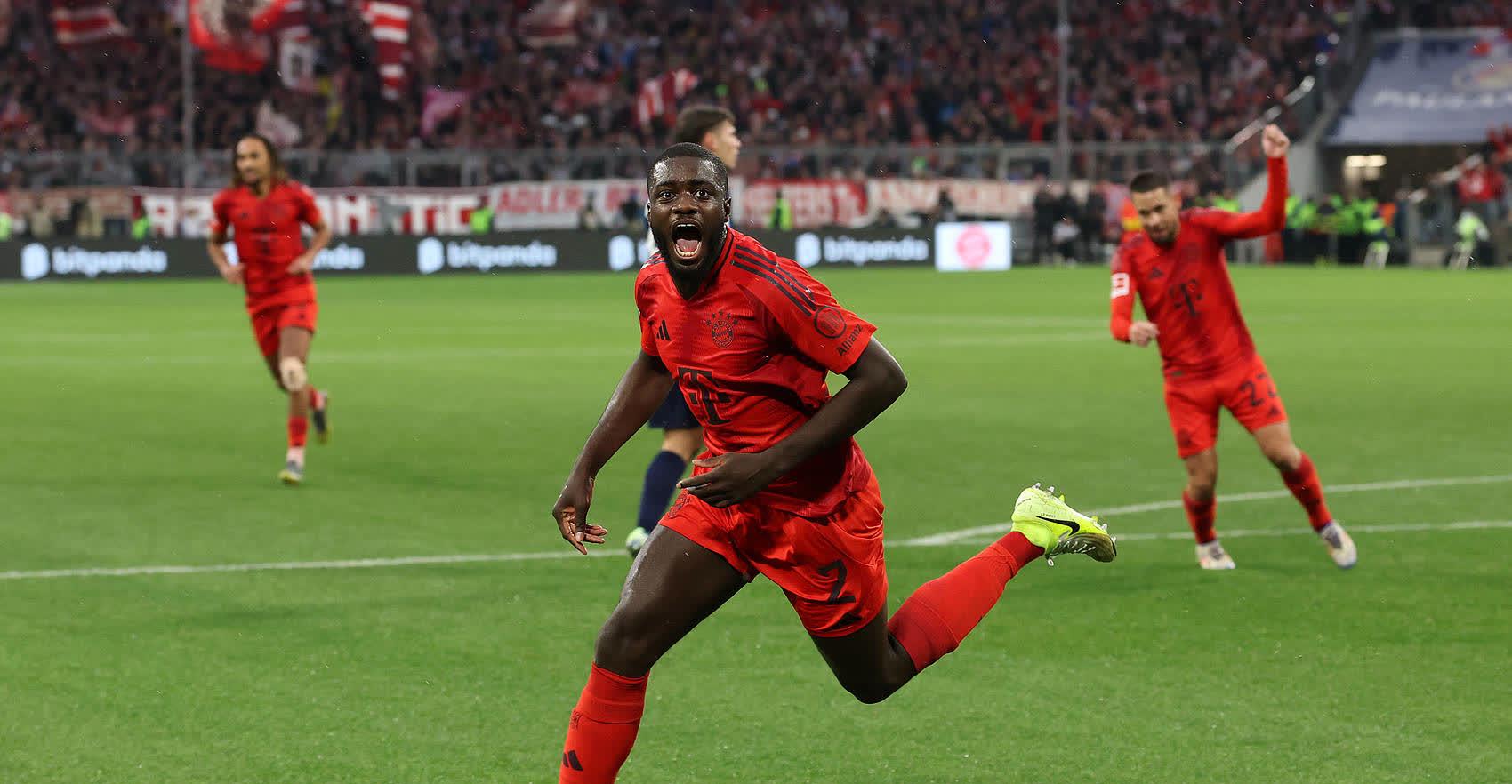 开云体育入口-拜仁慕尼黑奋起直追榜首三连胜领跑德甲的简单介绍