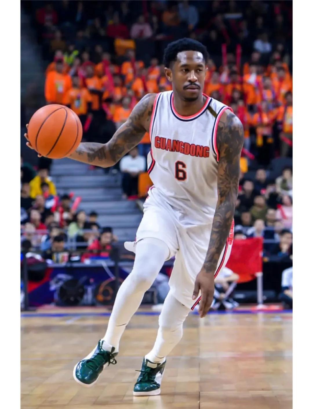 本土球队表现抢眼,观众欣喜赞叹的简单介绍 本土球队表现抢眼,观众欣喜赞叹的简单介绍