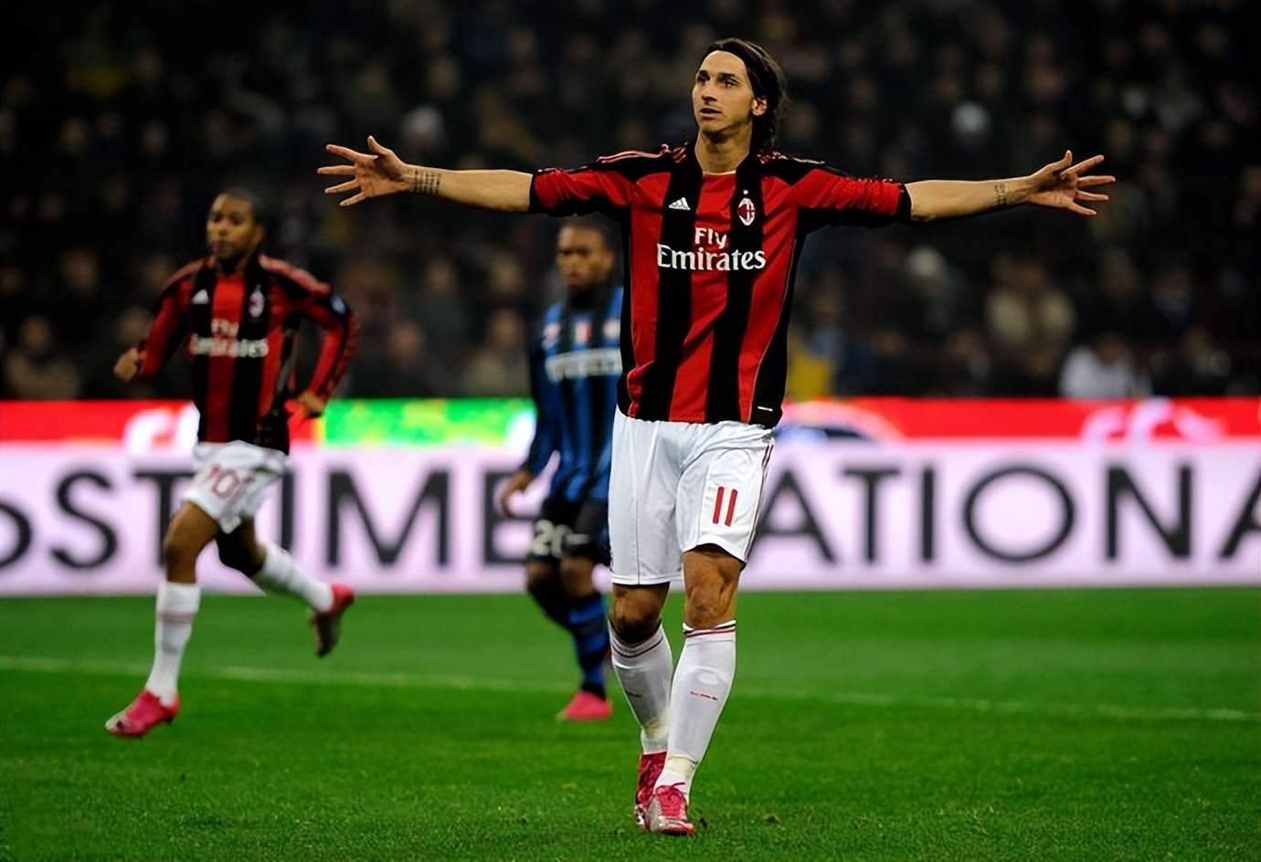 开云体育登录-AC米兰客场大胜，伊布助攻进球建功