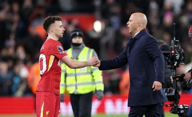 狼队中场组织失误频频,主教练指出改进方向 狼队中场组织失误频频,主教练指出改进方向