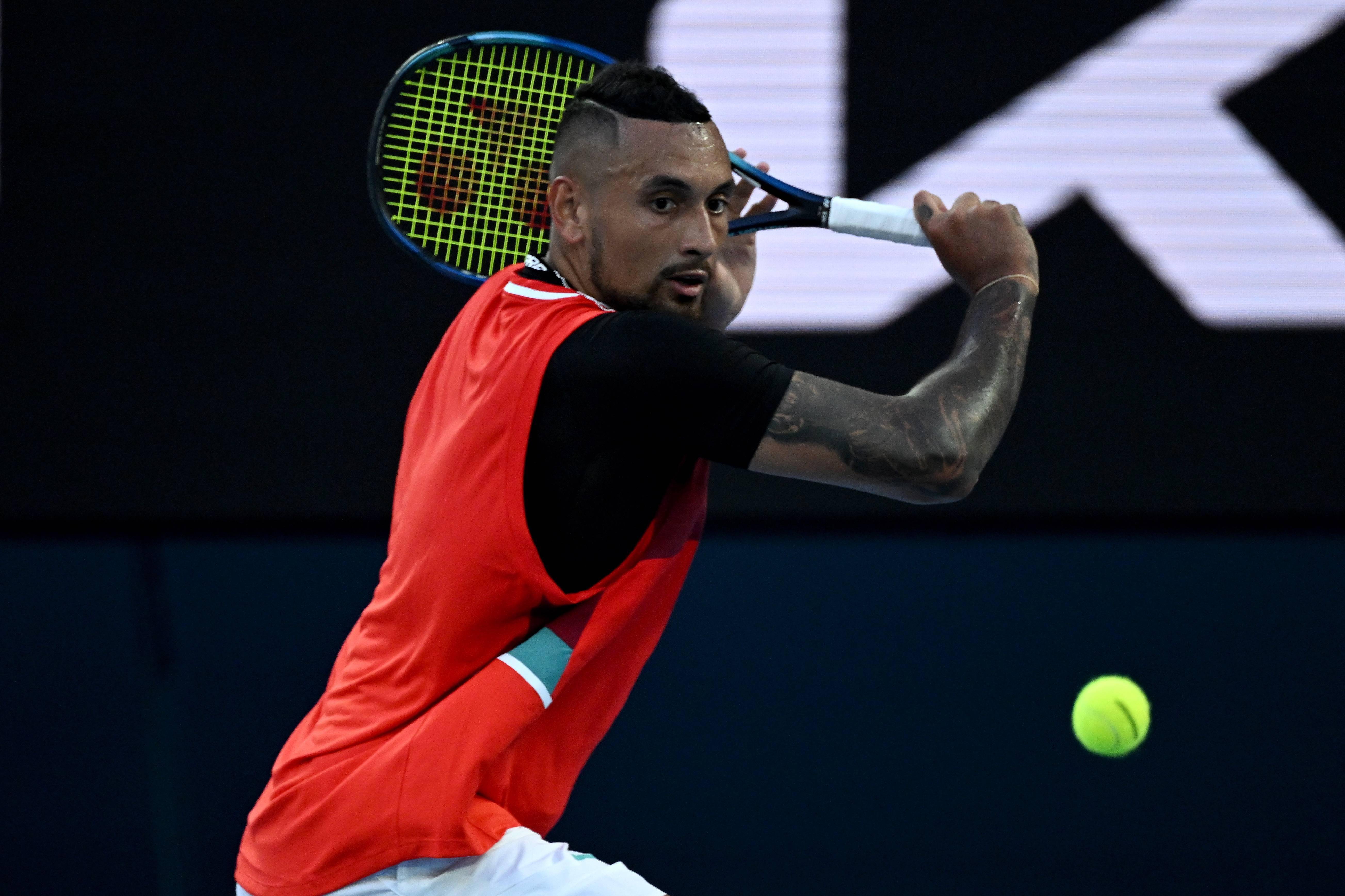 包含英国网球队轻取美国网球队，克耶高斯绝境逆转的词条