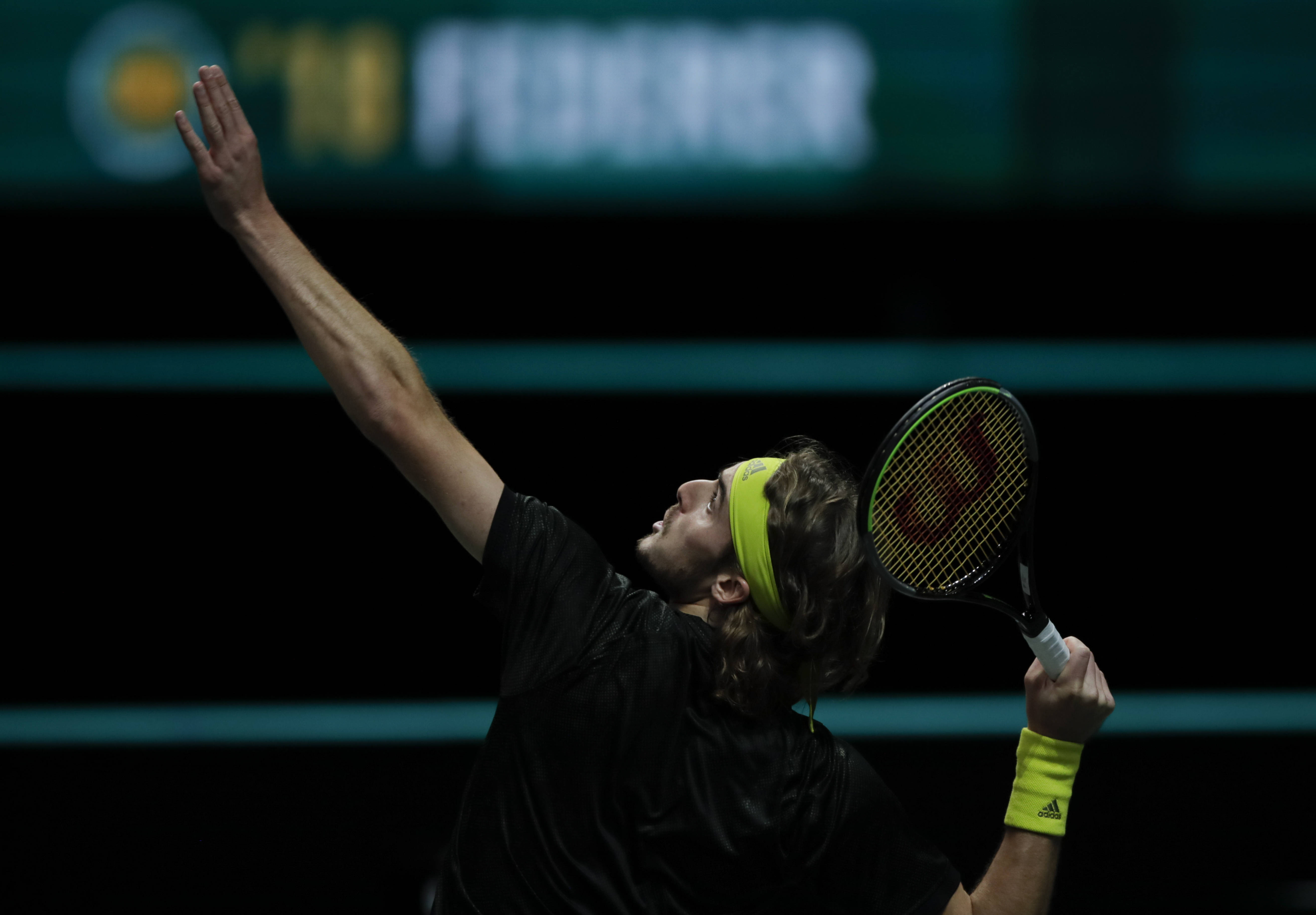 关于欧洲网球队逆转西班牙网球队，西西帕斯统治全场的信息