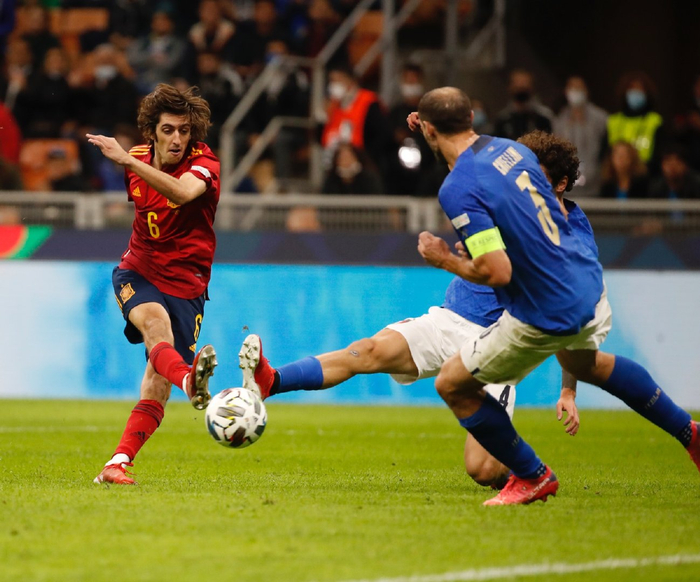 关于曼城碾压法国，加维高光表现的信息