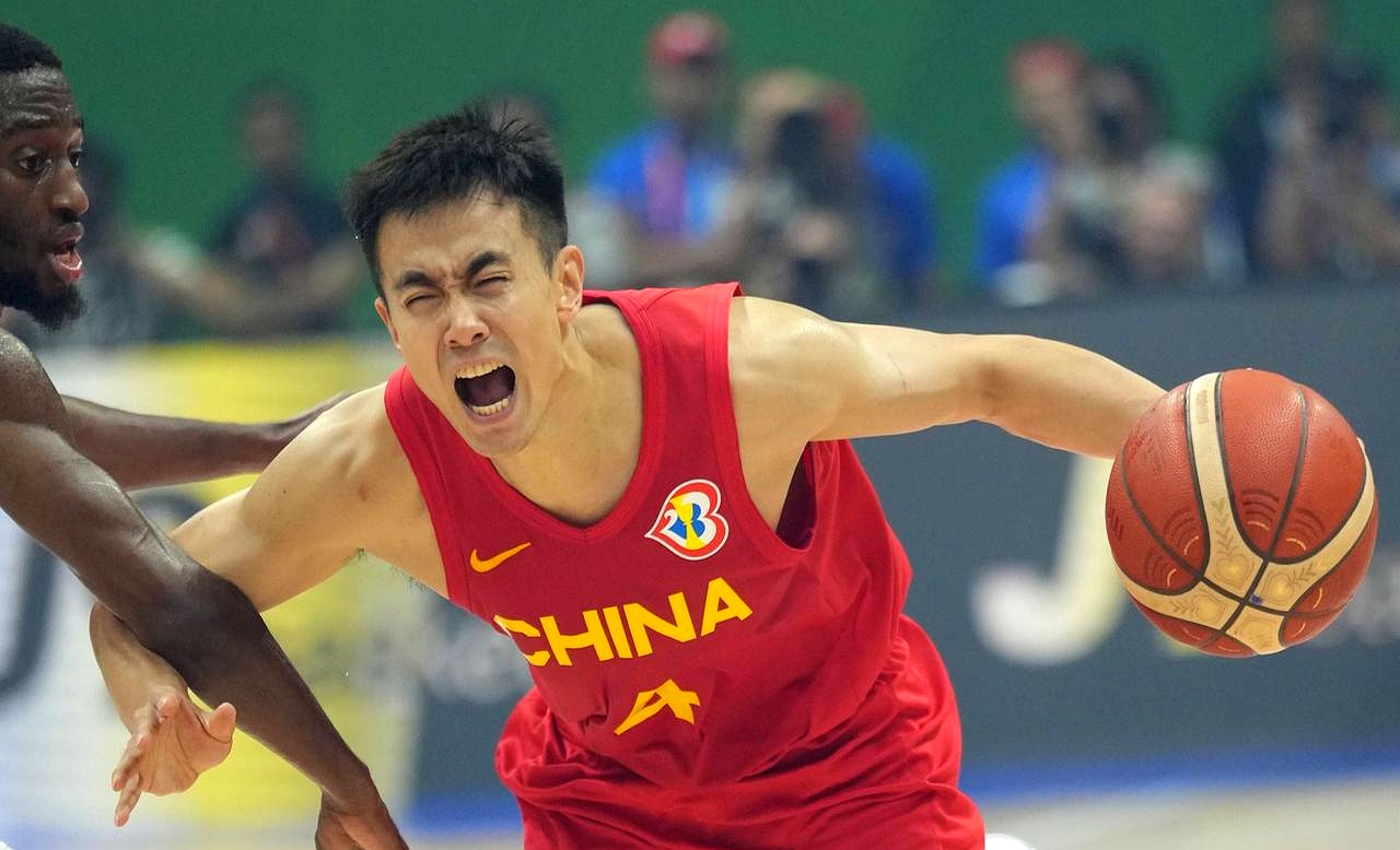 上海队轻取马刺，赵继伟状态火热